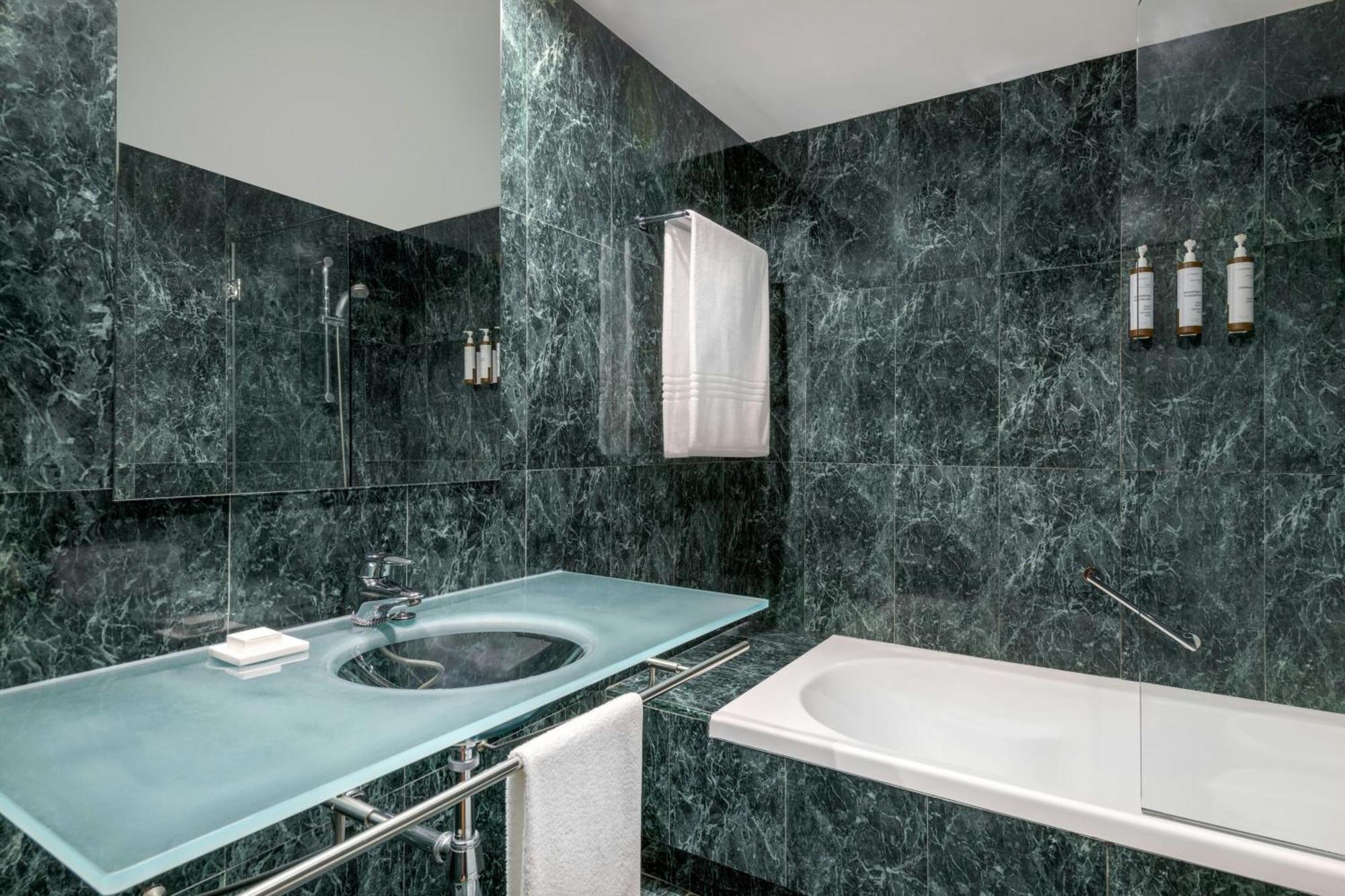 Standard King Room,1643133403:JPEG